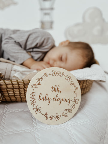 Card Milestone Minilulla  din lemn “Shh, baby sleeping”