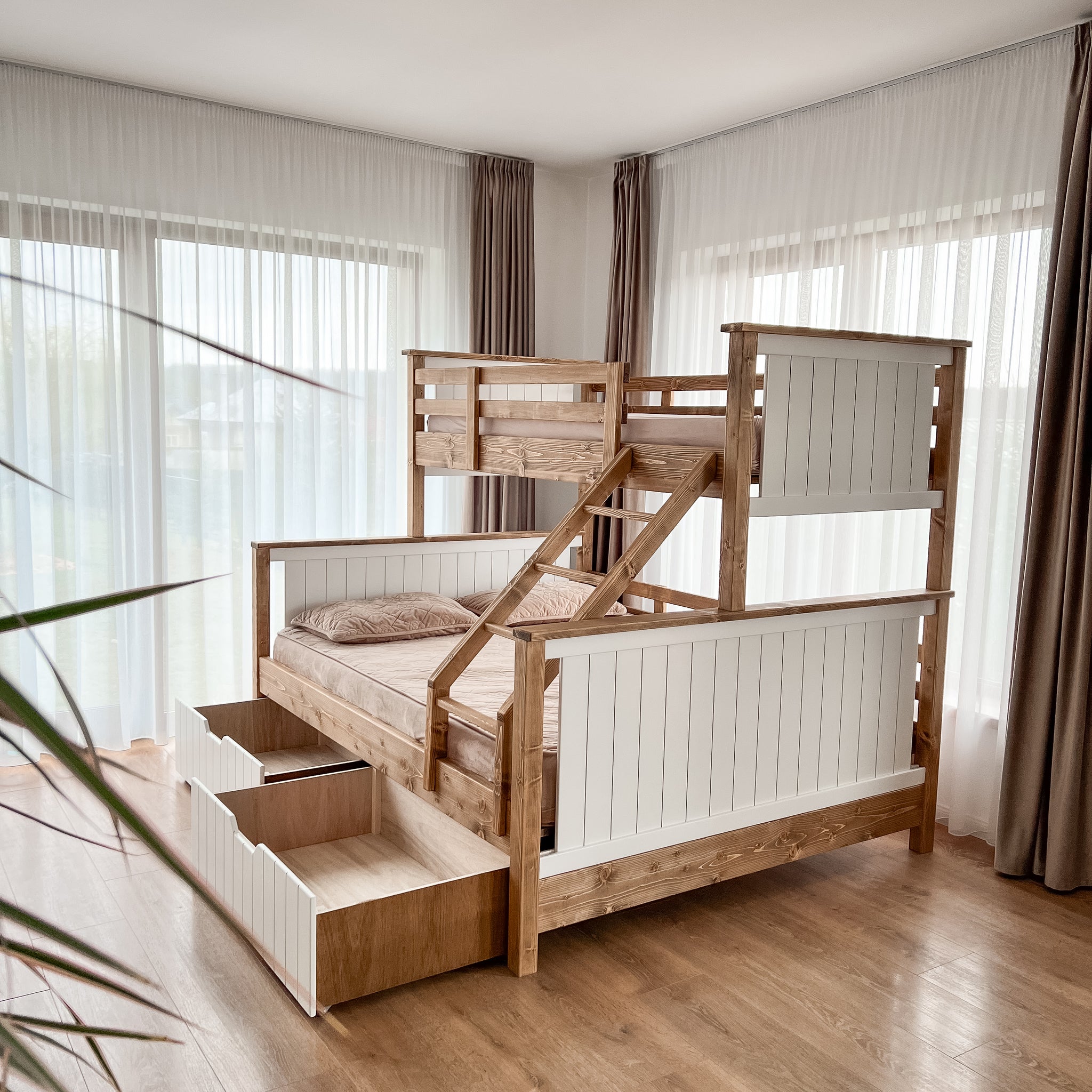 Pat supraetajat pentru 3 copii Refuge Wood - Victoria cu sertare