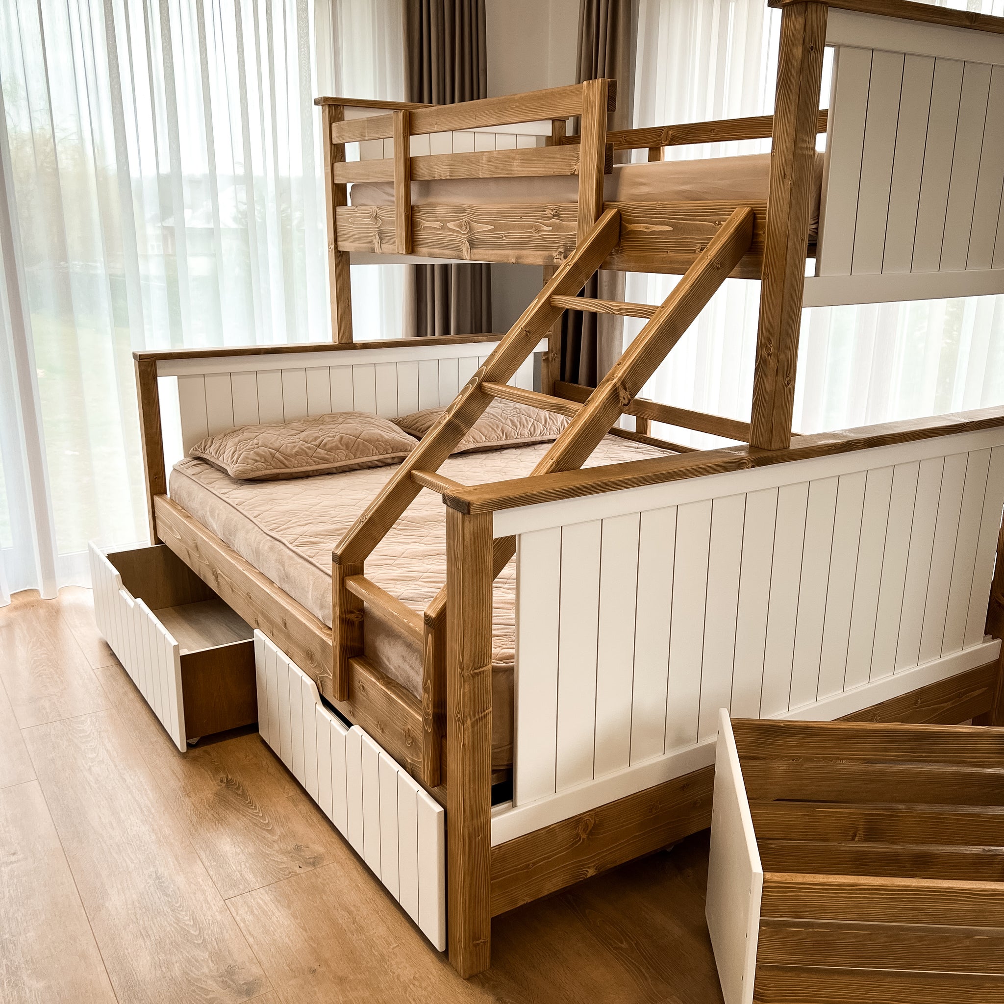 Pat supra etajat din lemn masiv 