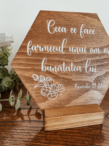 Decoraţiune haxagonală din lemn - Proverbe 19:22