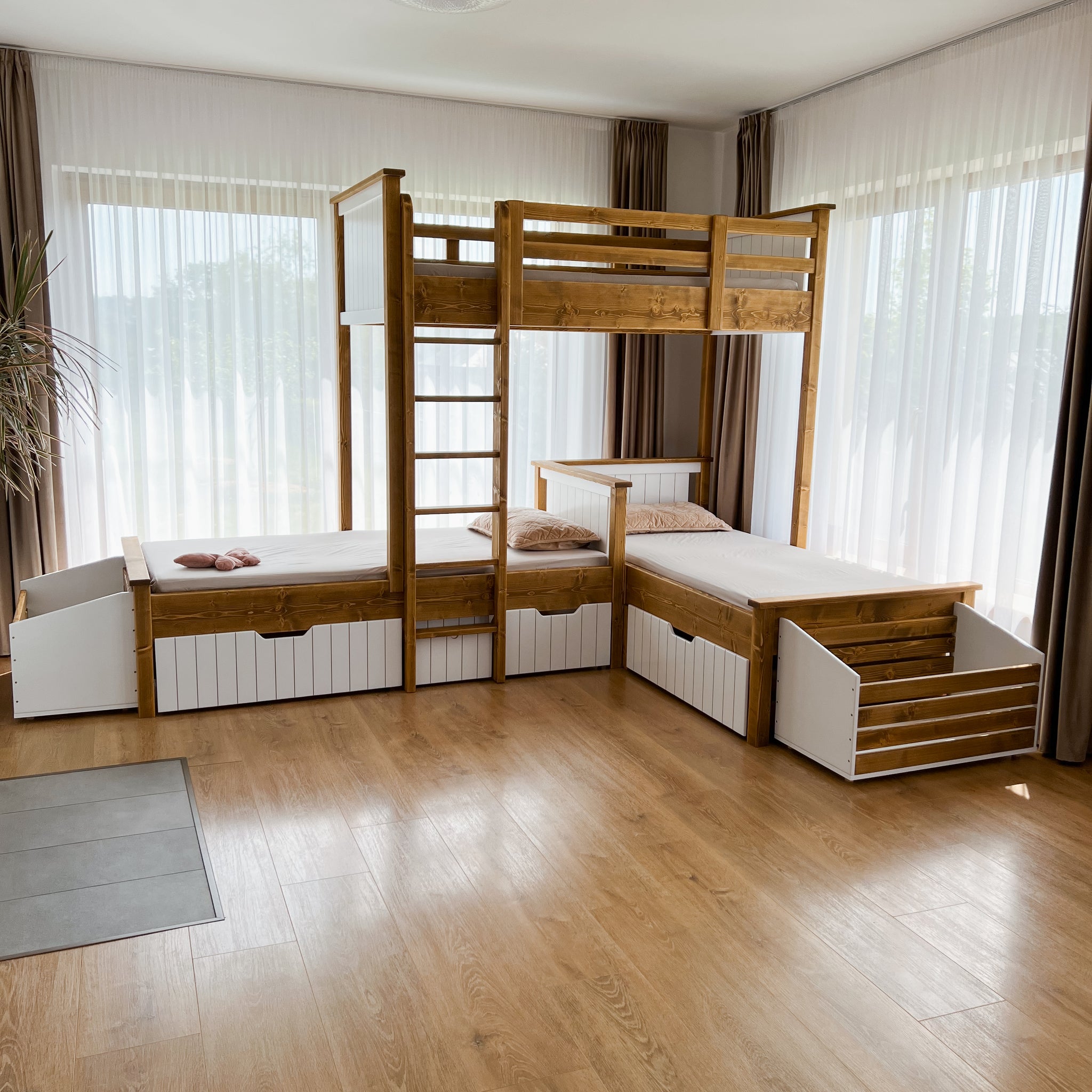 Pat supraetajat pentru 3 copii Refuge Wood - Debora cu sertare