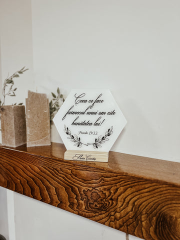 Decoraţiune haxagonală acrilică personalizată Olives black - Proverbele 19:22